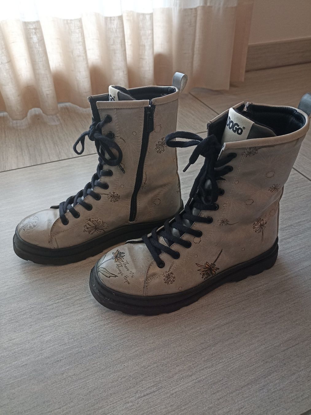 Chaussures femmes: Stivaletti DOGO - There is always hope – D'occasion à Camorino par cieloazzurro 2
