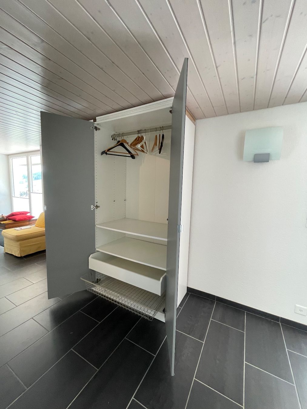 Ikea Armadi: Spiegel-Kleiderschrank 200x200 – Usato da Zürich venduto da gabibenz 4