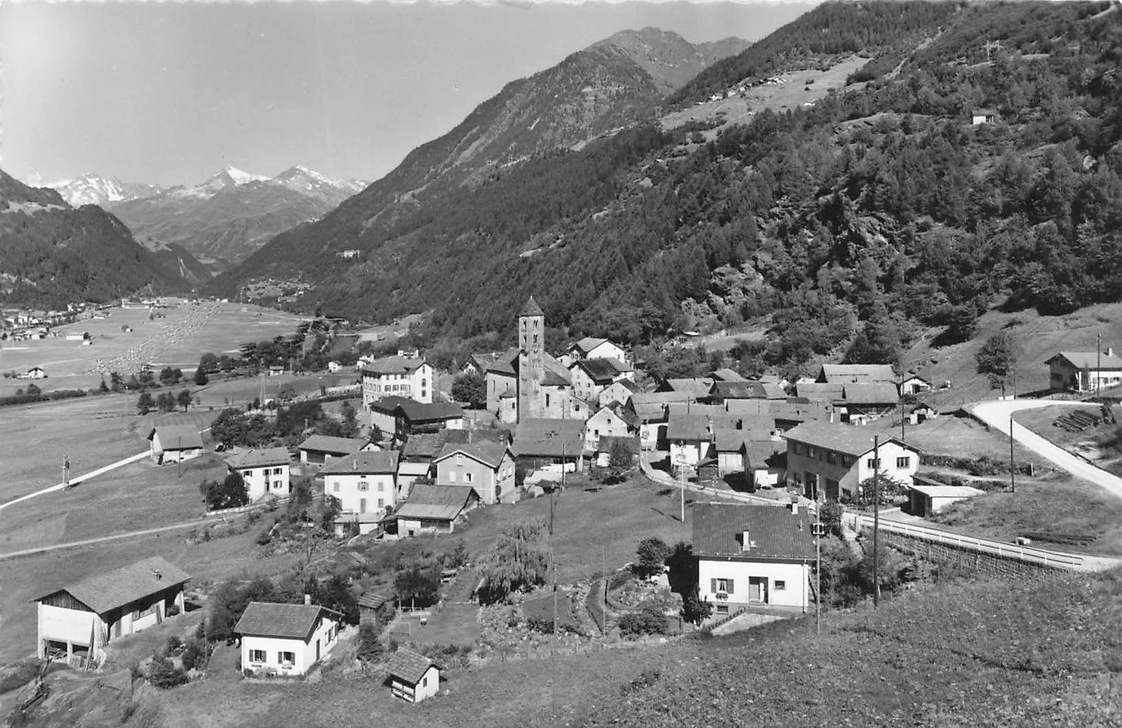 Cartoline postali: Quinto TI Veduta aerea con chiesa e villaggio – Usato da Biasca venduto da Blenio71