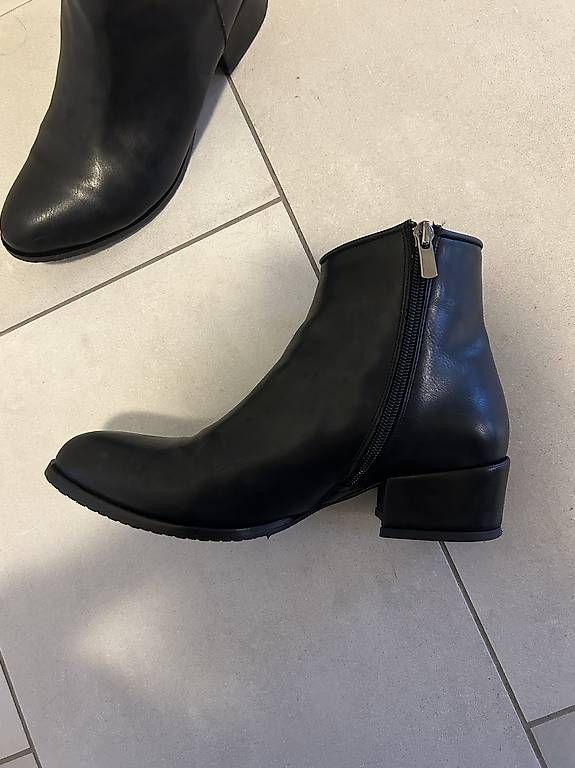 Scarpe da donna: Second-Hand-Stiefel – Usato da Illnau-Effretikon venduto da Aysenuryaylaci 2
