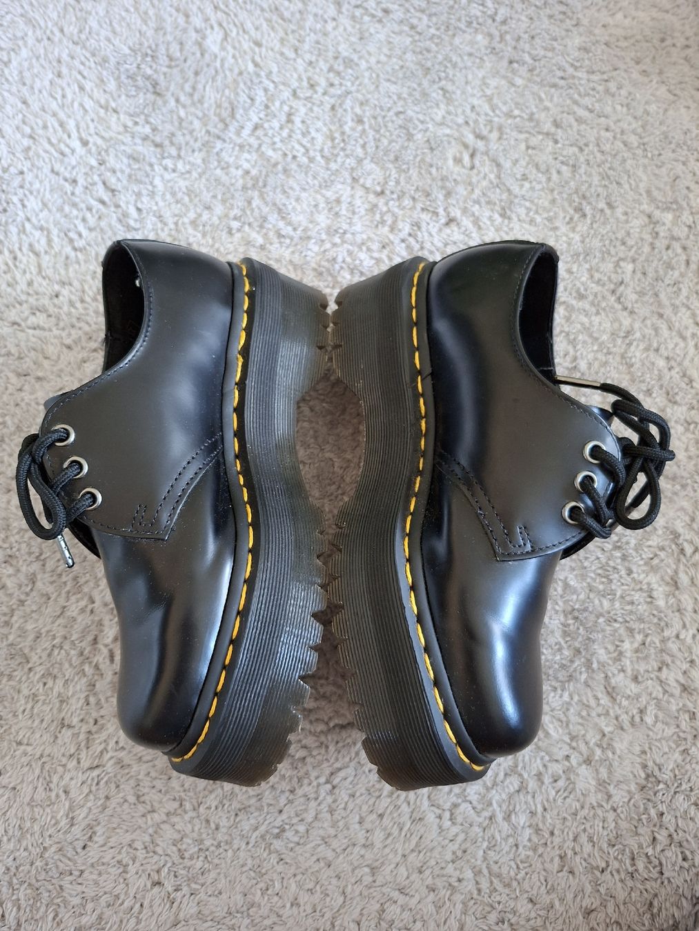 Dr. Martens Damenschuhe: Chaussures Dr. Martens noires taille 37 – Gebraucht aus Renens VD von ser_j2fn 1