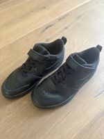 Nike Schuhe Schwarz Grösse 32-33. Guter Zustand.
