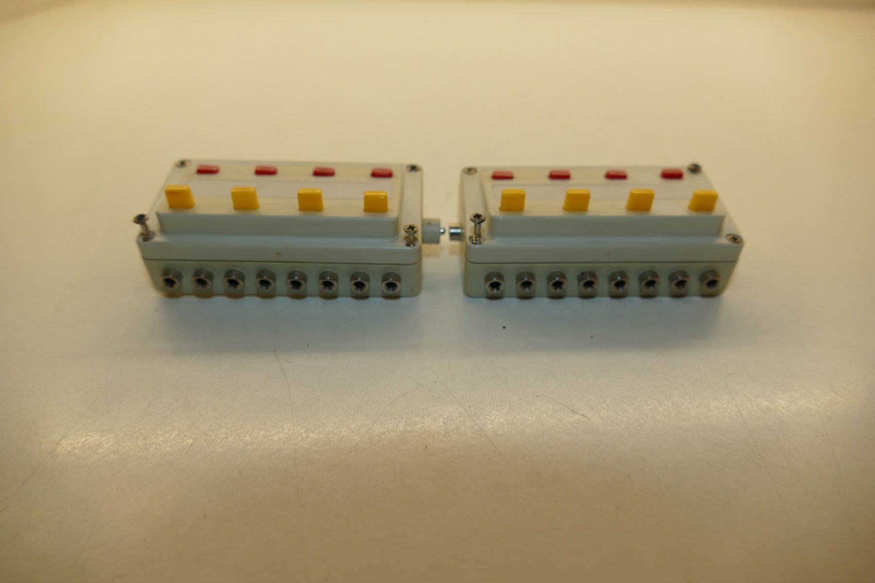 Märklin Modellini di ferrovie: Märklin H0: 2xSchaltpult – Usato da Niederhasli venduto da rail-duerst 1