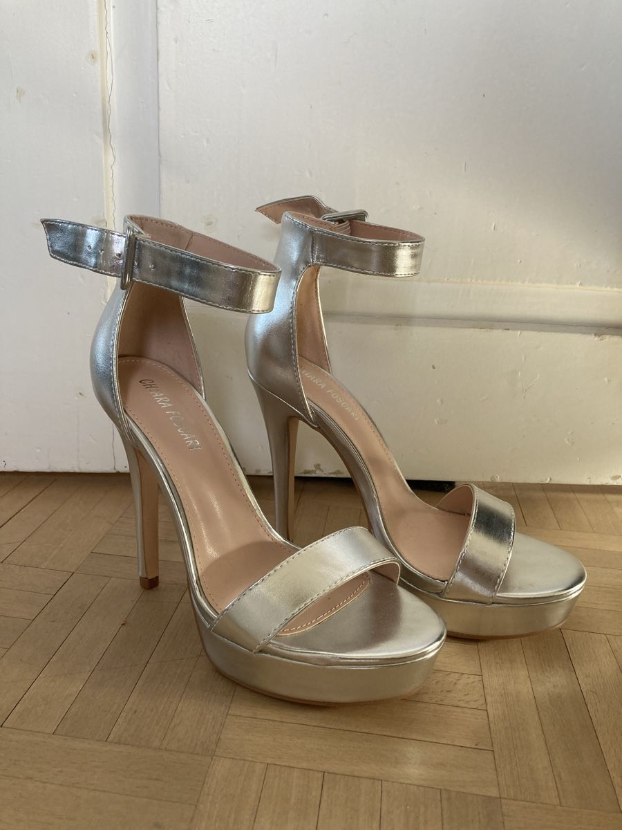 Scarpe da donna: Silberne High Heels, Gr. 38, NEU!! – Nuovo (secondo la descrizione) da Bäretswil venduto da Ki-Ja-S