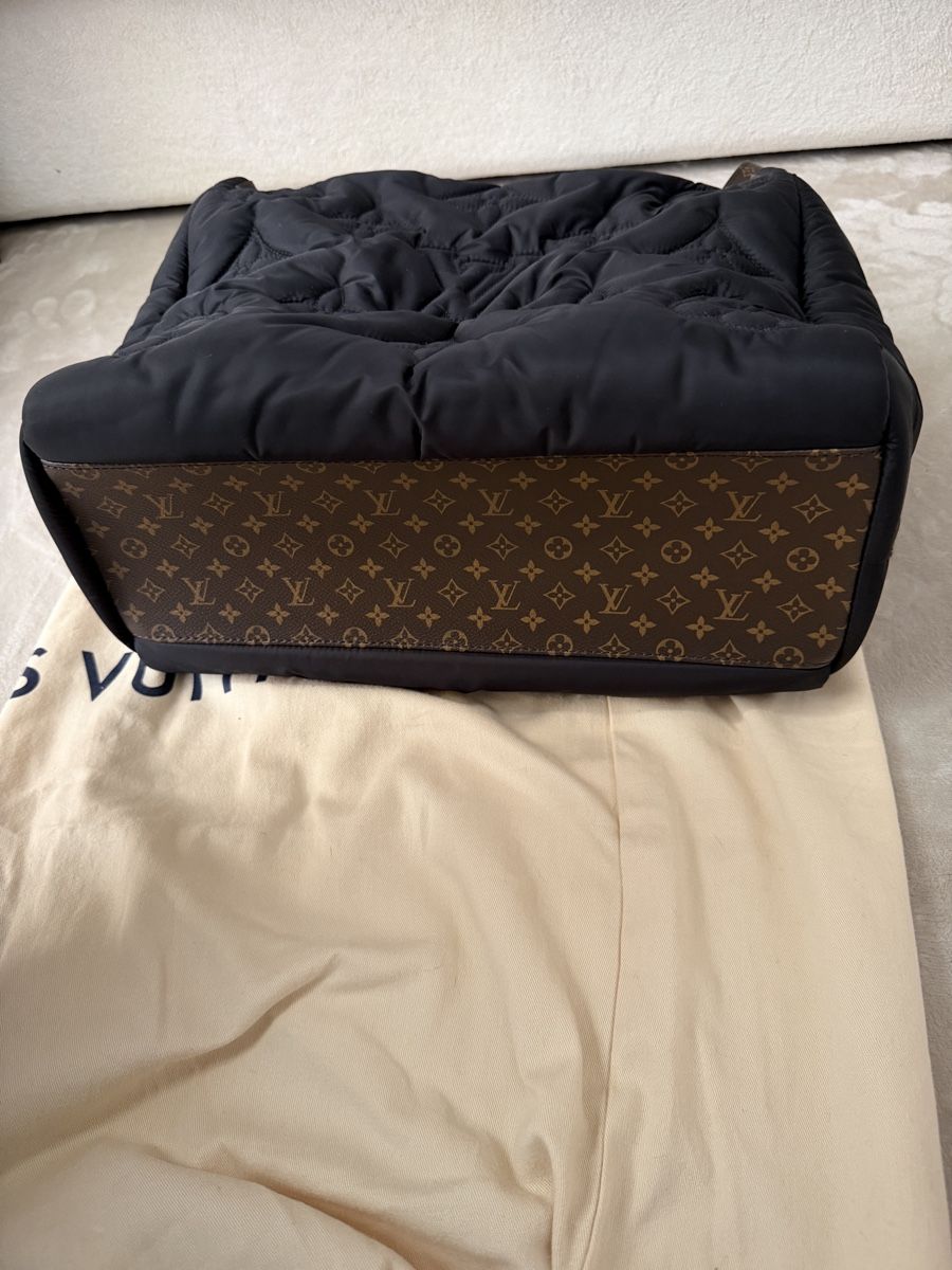 Louis Vuitton Borse: Louis Vuitton OnTheGo MM Pillow Monogram Nylon Black – Usato da Gockhausen venduto da Lauvja 3