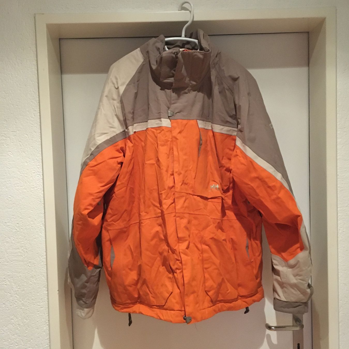 Anzüge: Skijacke und Skihose L Helly Hansen – Gebraucht aus Schleitheim von Pi3.14