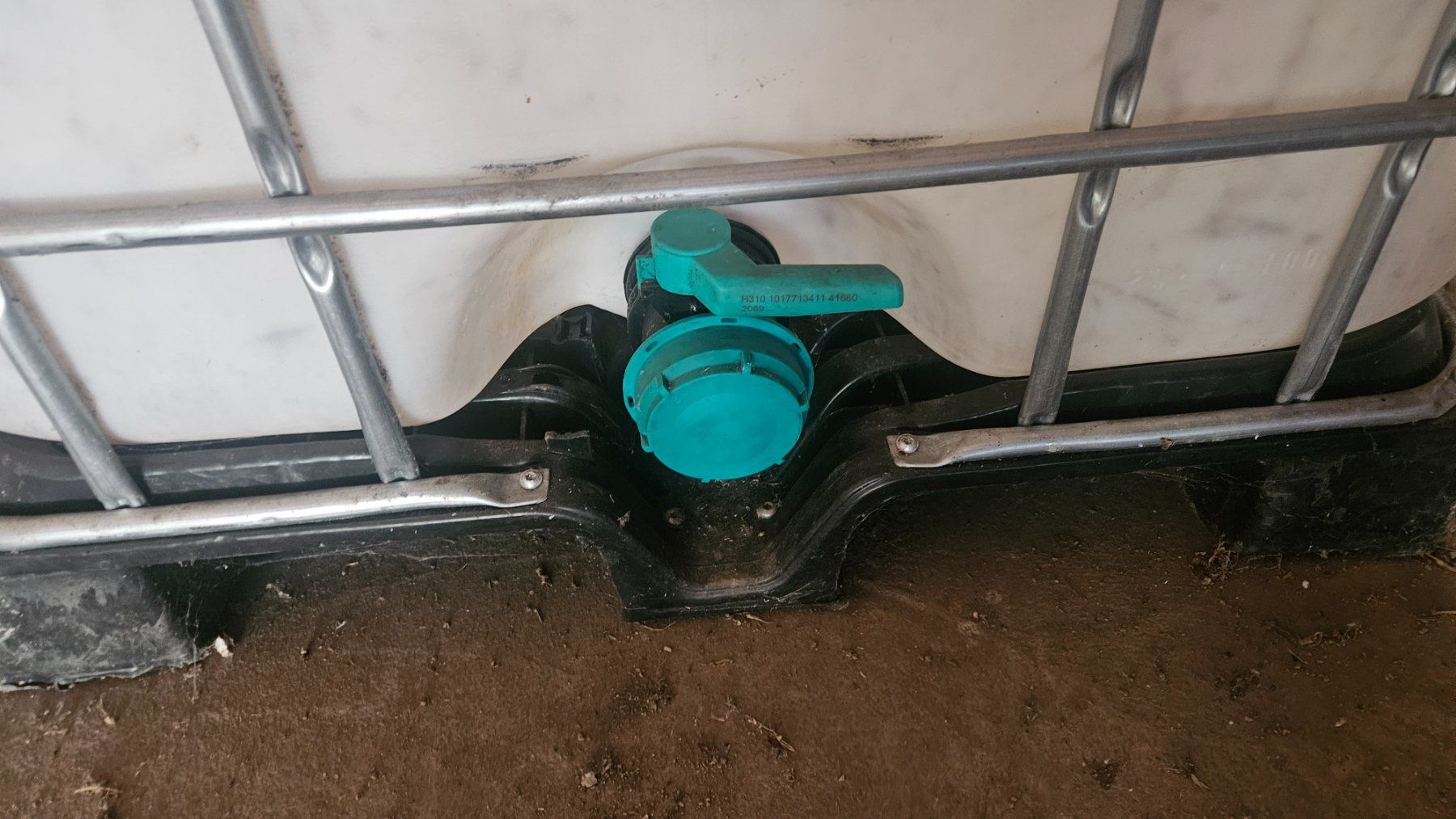 Abbeveratoi e trogoli: IBC Container 1000 Liter – Usato da Bassersdorf venduto da Cercelat88 1