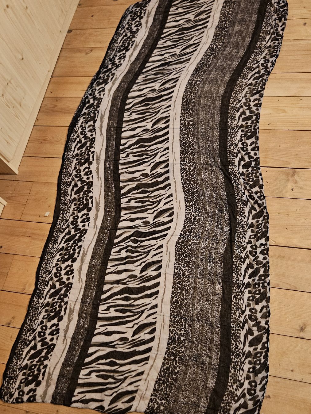 Foulard & Sciarpe: Écharpe tendance motifs animaliers – Usato da Mühleberg venduto da Eliboub