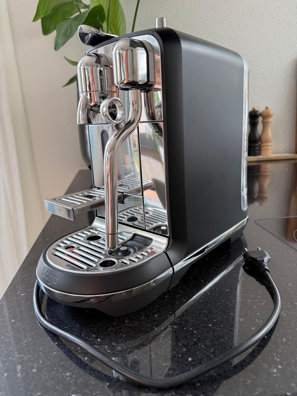 Nespresso Machines à café & Machines à expresso: Nesspresso Creatista Plus Kaffemaschine – D'occasion à Winterthur par tim_cl8x 2