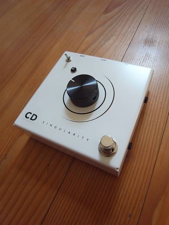 Strumenti musicali: Collision Devices SINGULARITY Fuzz/Distortion – Usato da Bern venduto da Bookerjazz