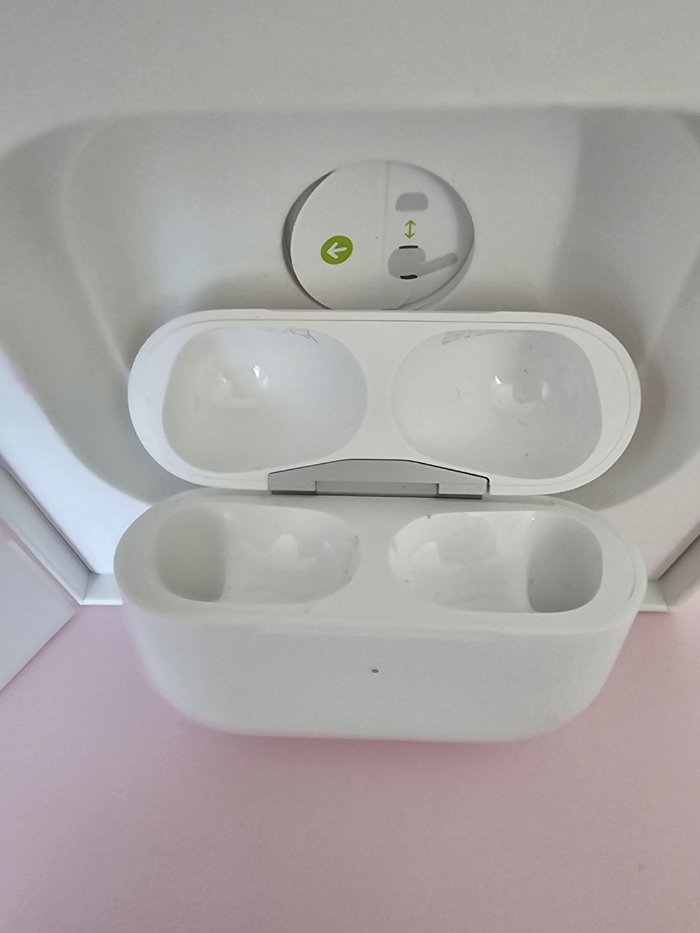 Apple Caricabatterie: Charging Case Apple AirPods Pro 1 – Usato da Fällanden venduto da Fairamay 1