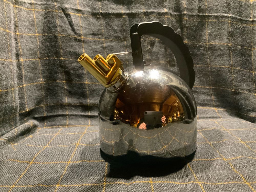 Memphis Design Kettle Alessi R.Sapper (Gebraucht) in Dürnten für CHF 50 ...