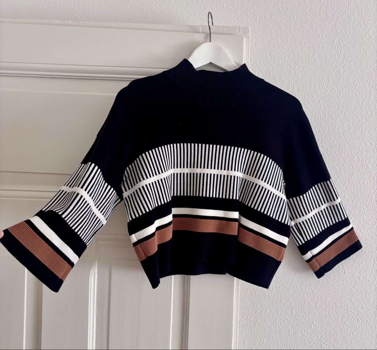 Pulls & Sweat-shirts: Native Youth Pullover gestreift/ schwarz Gr. XS – D'occasion à Basel par angieous