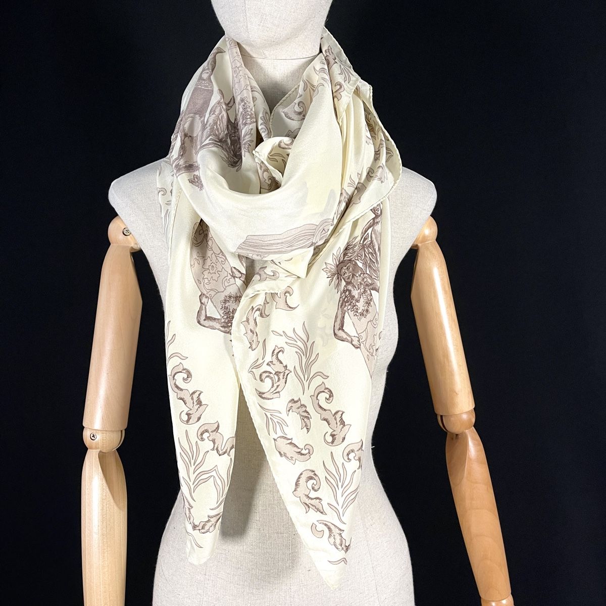 Foulard & Sciarpe: I BLUES Big Silk Scarf – Nuovo (secondo la descrizione) da Emmen venduto da Nightingale_2022 1