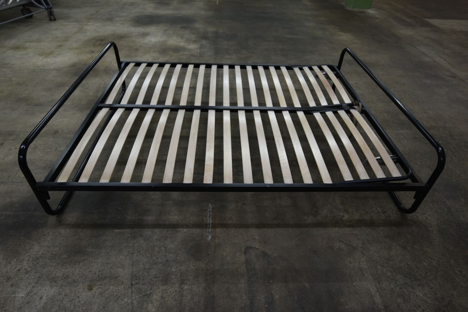 Letti: Designer Bett aus Metall – Usato da Lichtensteig venduto da Usedinstorecom 2