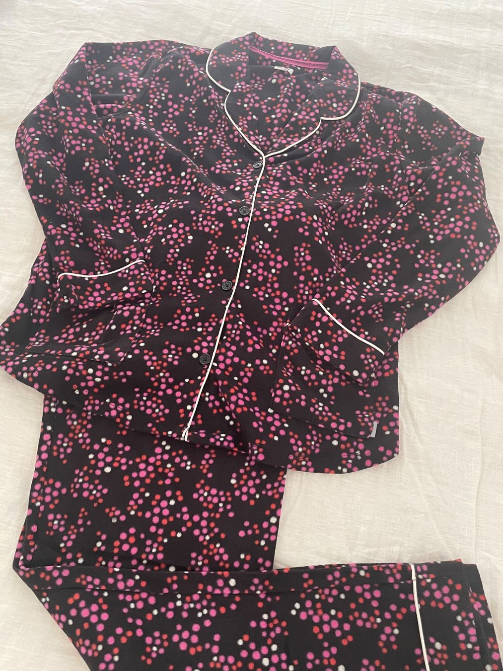 DKNY Negligees & Pyjamas: Fleece Pijama der Marke DKNY – Gebraucht aus Schaffhausen von kon_9tj8