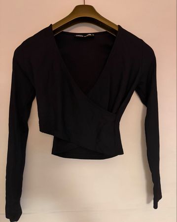 Schwarzes Wickelshirt mit langen Ärmeln, Grösse S