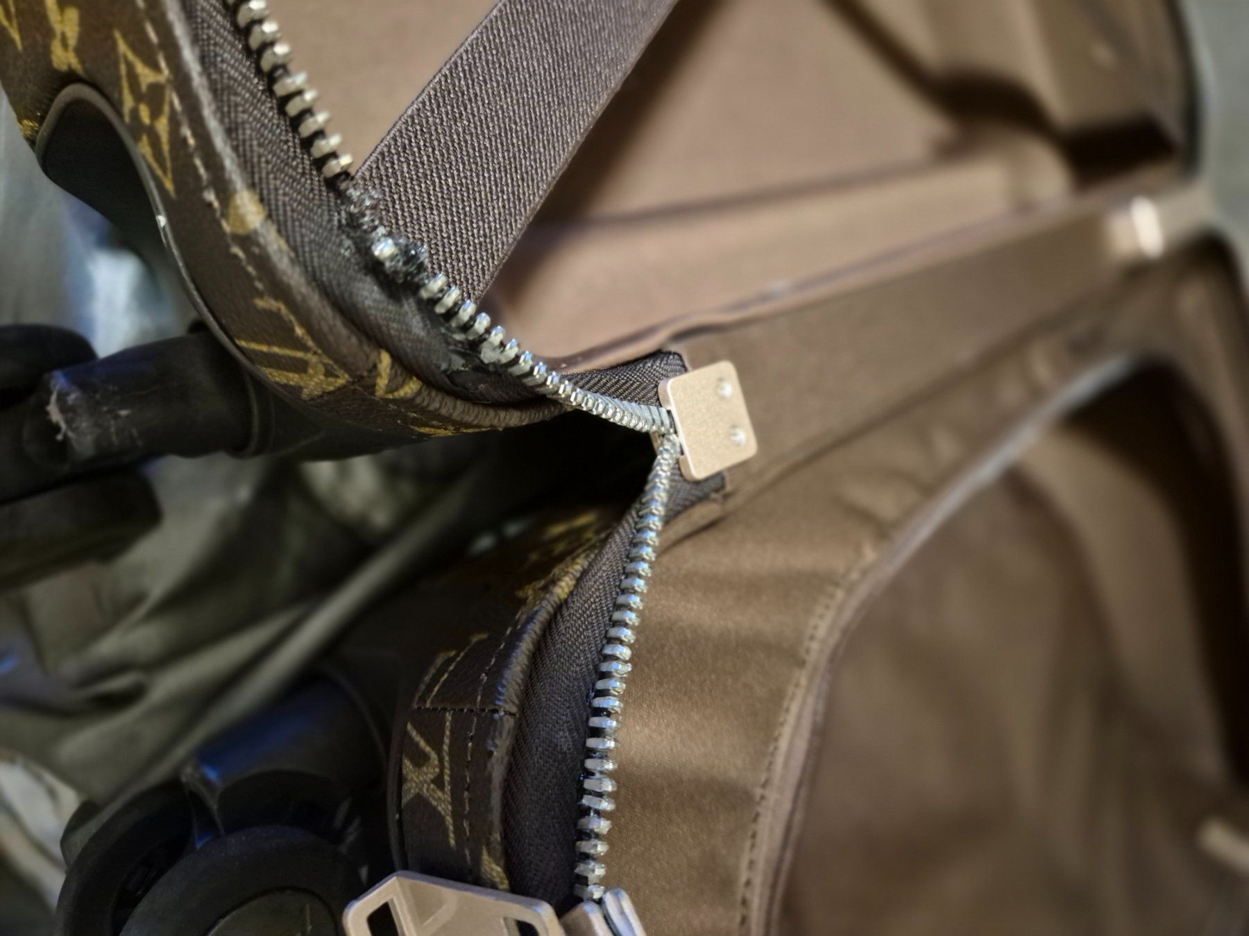 Louis Vuitton Valigie: Louis Vuitton cabine Horizon 55 – Difettoso da Essertes venduto da onezoneplay 8