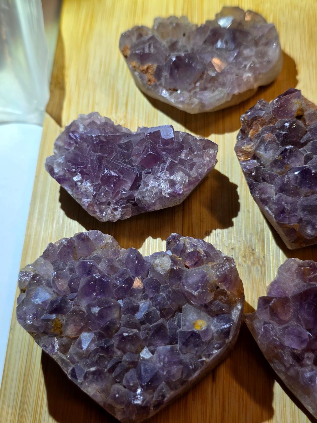 Minerali & Pietre curative: 4 Amethyst Herzen 1 Fluorit Stufe 365g – Nuovo e nell'imballaggio originale da Matzingen venduto da Shay_Crystalz 2