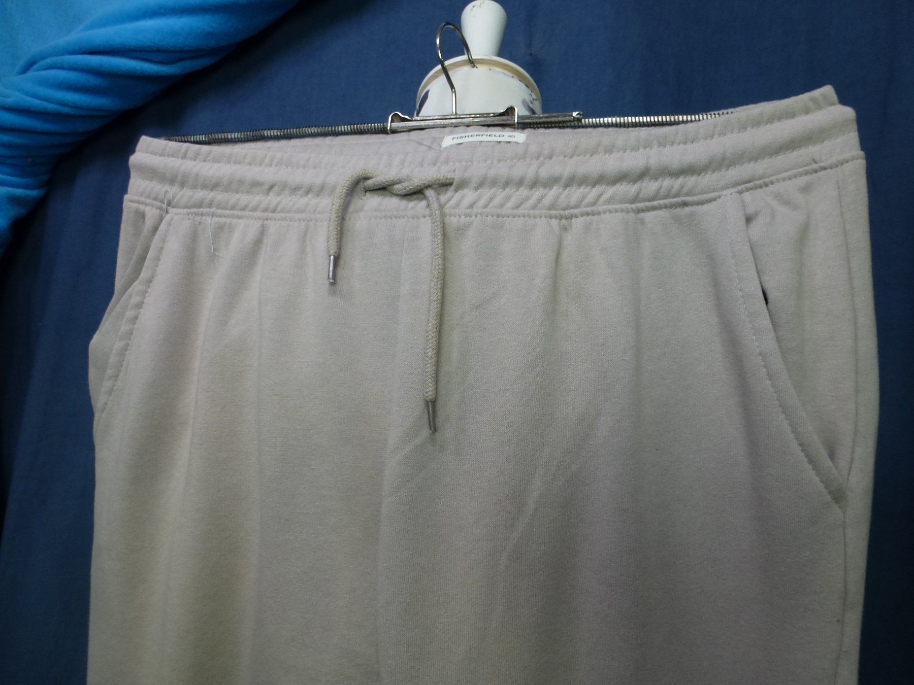 Lotti di vestiti: JOGGING ANZUG HELLES GRAU 38 40 NEUWERTIG HOSE PULLI – Nuovo (secondo la descrizione) da Kreuzlingen venduto da ang_7k8d 8