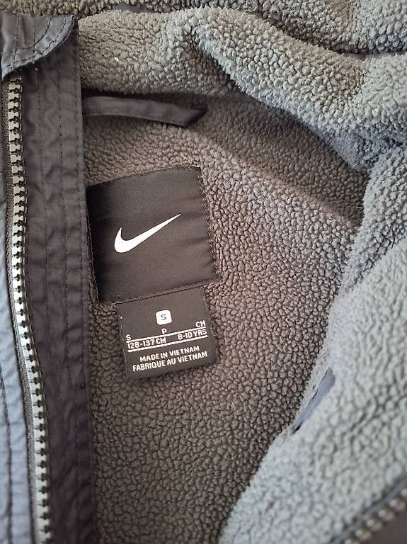 Nike Giacche & Cappotti: Nike Übergangsjacke Grösse 128-137 cm – Usato da Schinznach-Dorf venduto da StoepfiR 1