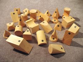 Holz Körper Figuren Formen Geometrie Lern Tast Spiel A-Z