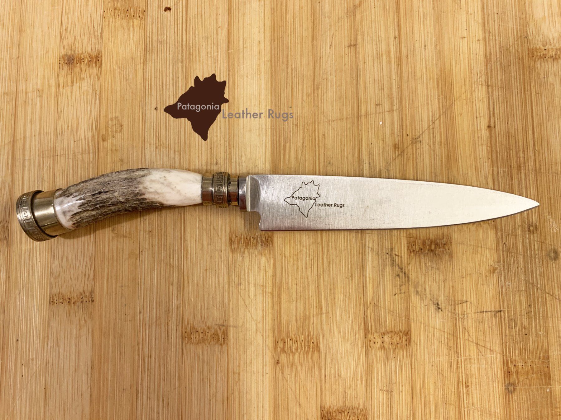 Accessori: Facon mit Hirschgeweihgriffen und doppelter Neusilberzwinge – Nuovo e nell'imballaggio originale da Arbedo venduto da patagonialeatherrugs 1