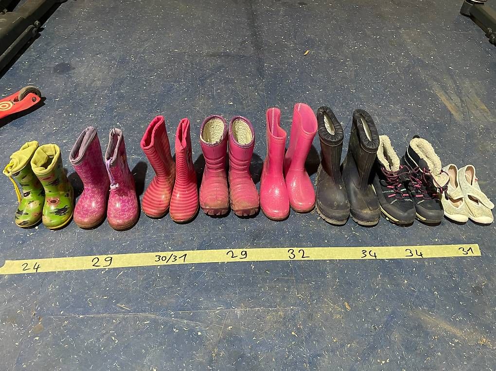 Scarpe per ragazzi: Kinderstiefel und Schuhe – Usato da Belp venduto da machrismo24