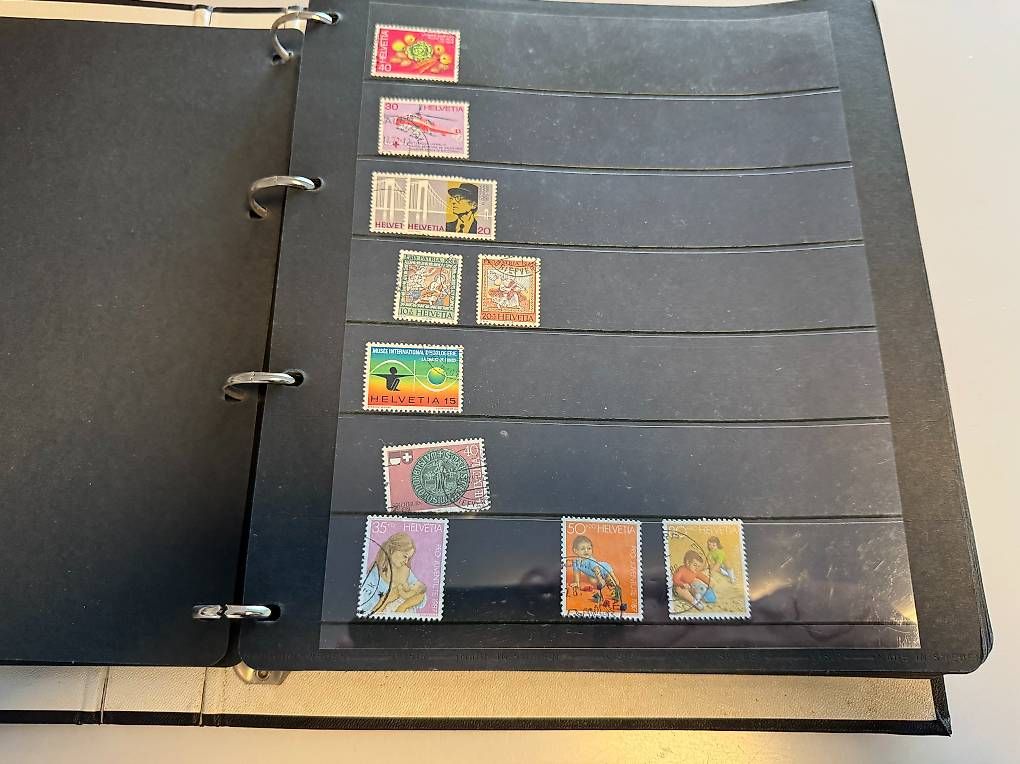Tutti i francobolli: Album mit Briefmarken Schweiz – Usato da Basel venduto da Chregu07 2