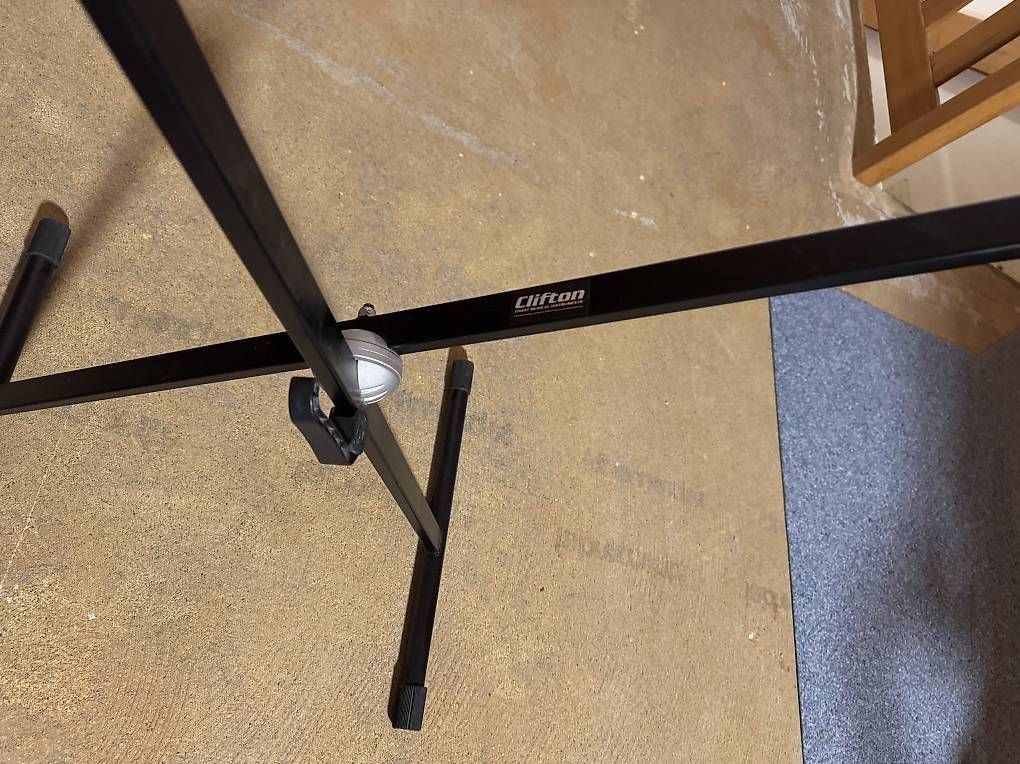 Supporti per strumenti musicali & leggii: Ständer für Keyboard – Usato da Seedorf UR venduto da seeli01 1