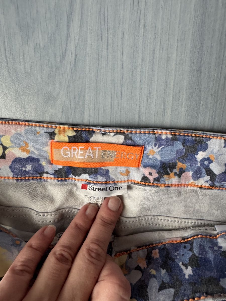 Jeans: Blumenmuster Hose, Grösse 38 – Gebraucht aus Wallisellen von car_w72g 2