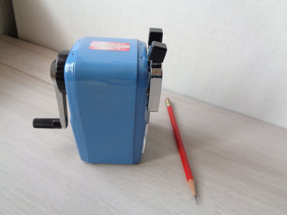 Eyeliner-Spitzer Mit 2 Löchern - Für Standard & Jumbo Stifte, Scharfe Klinge