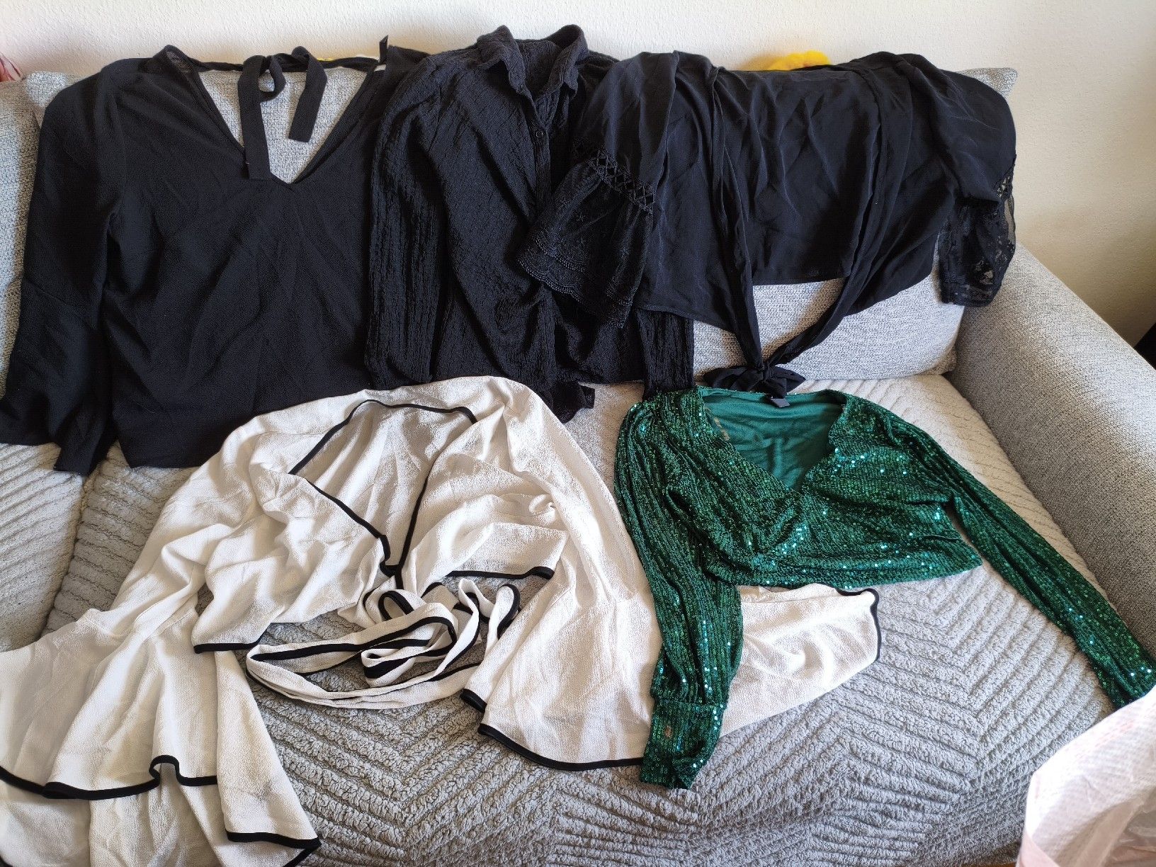 Lotti di vestiti: Lot 5 hauts XL – Usato da Lausanne venduto da IseeIceasCream