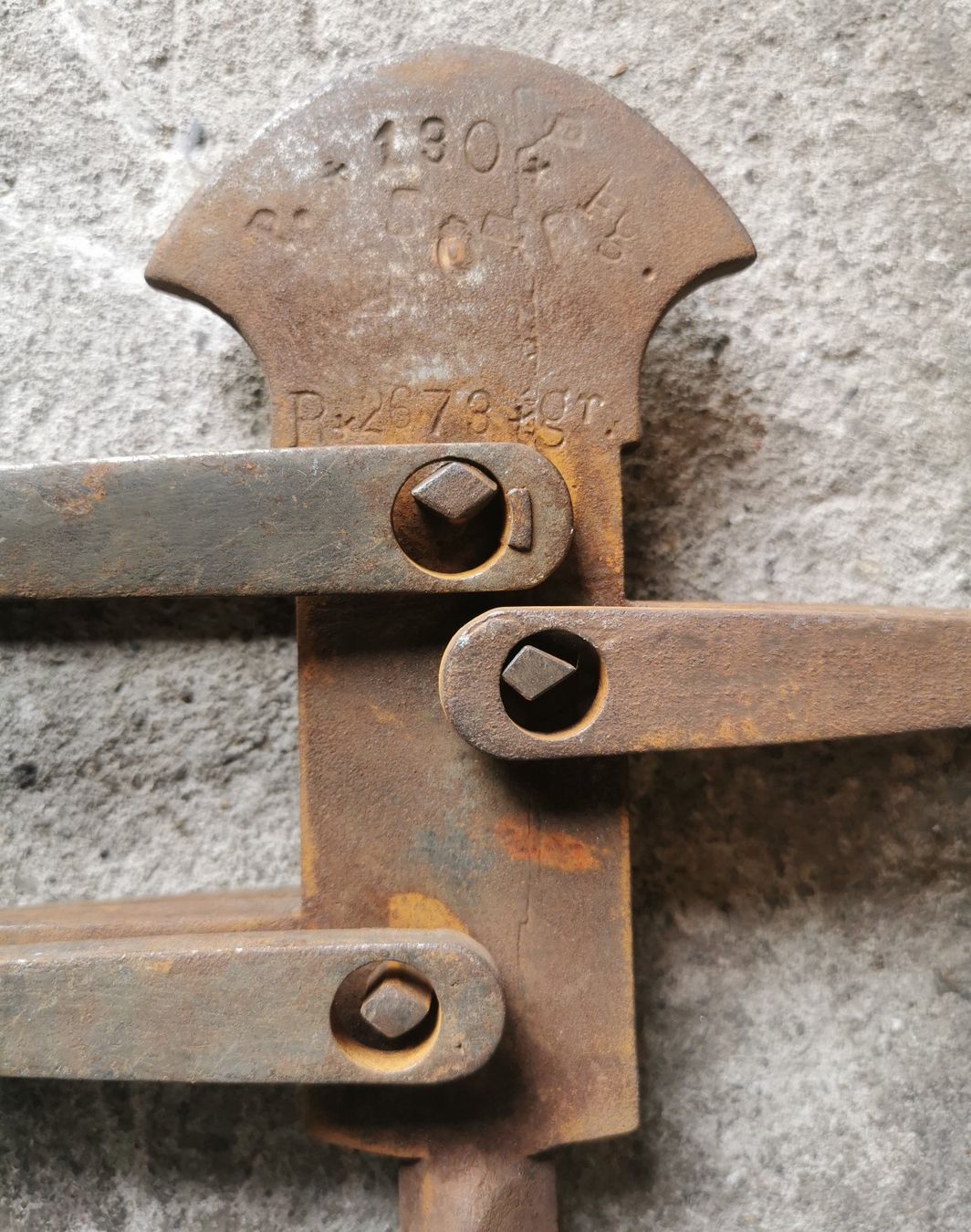 Bilance e pesi: Antike Waage mit Gewichts-Stein, mit div. Eichungs-Stempel – Usato da Vielbringen Worb venduto da Isch-0u-guet 7