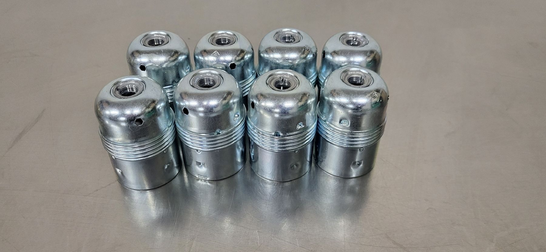 Lampade: 8 Lampenfassungen E 27 neu – Nuovo e nell'imballaggio originale da Zürich venduto da timbuktu03