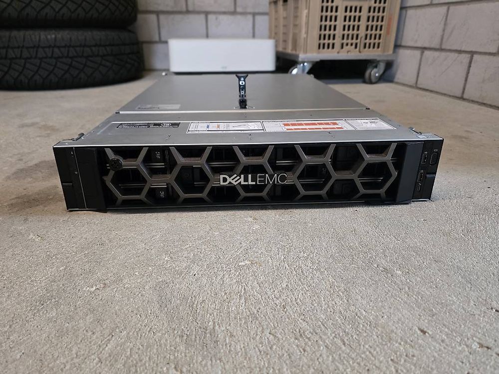 Dell R740xd Server 256GB RAM (Gebraucht) in Sevelen für CHF 1400 – nur ...