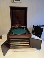 Antikes Grammophon mit Handaufzug 