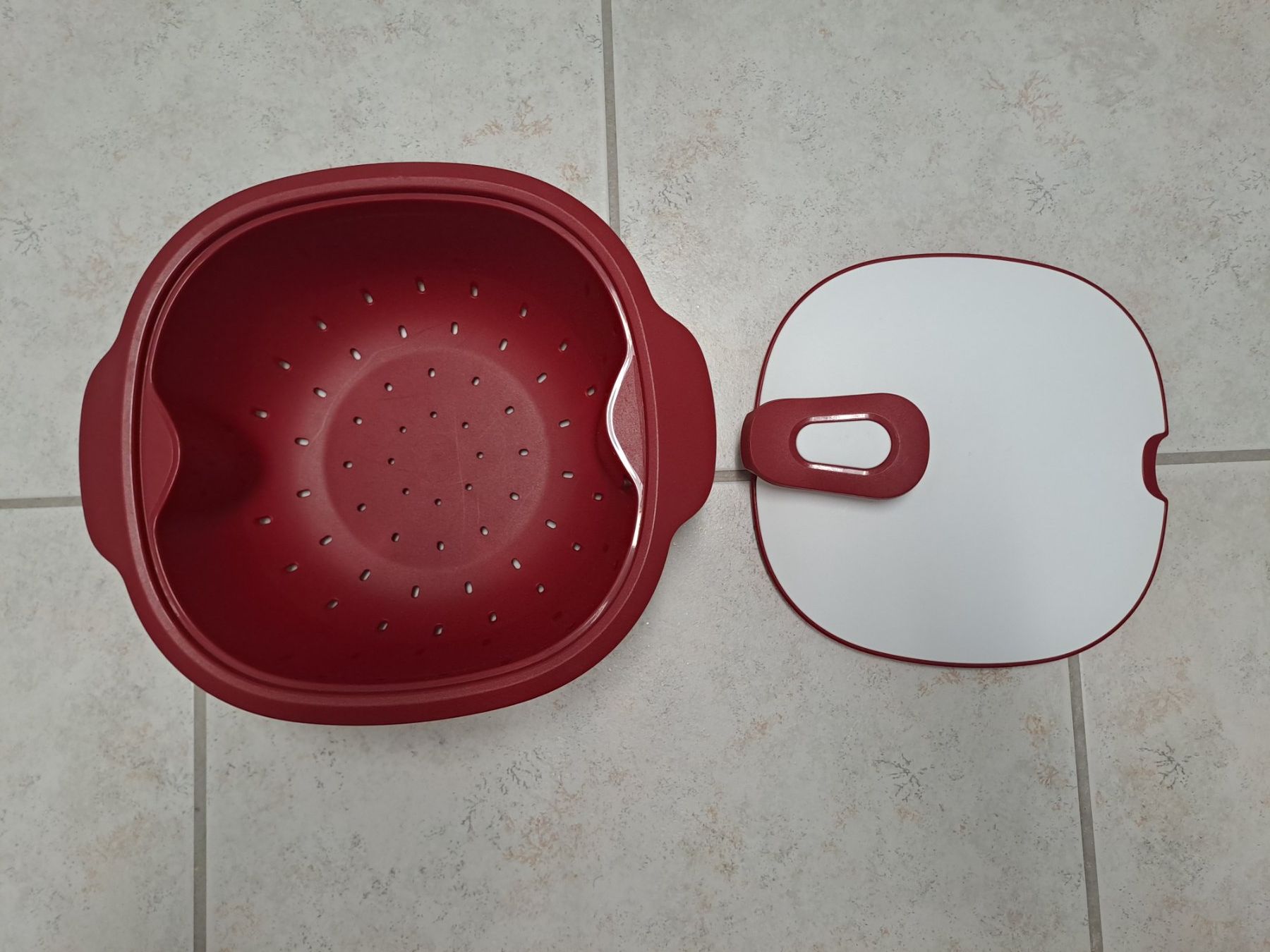 Tupperware Recipients et similaires: Warmie-Tup mit Siebeinsatz Tupperware – D'occasion à Wohlenschwil par lin_vx8g 1