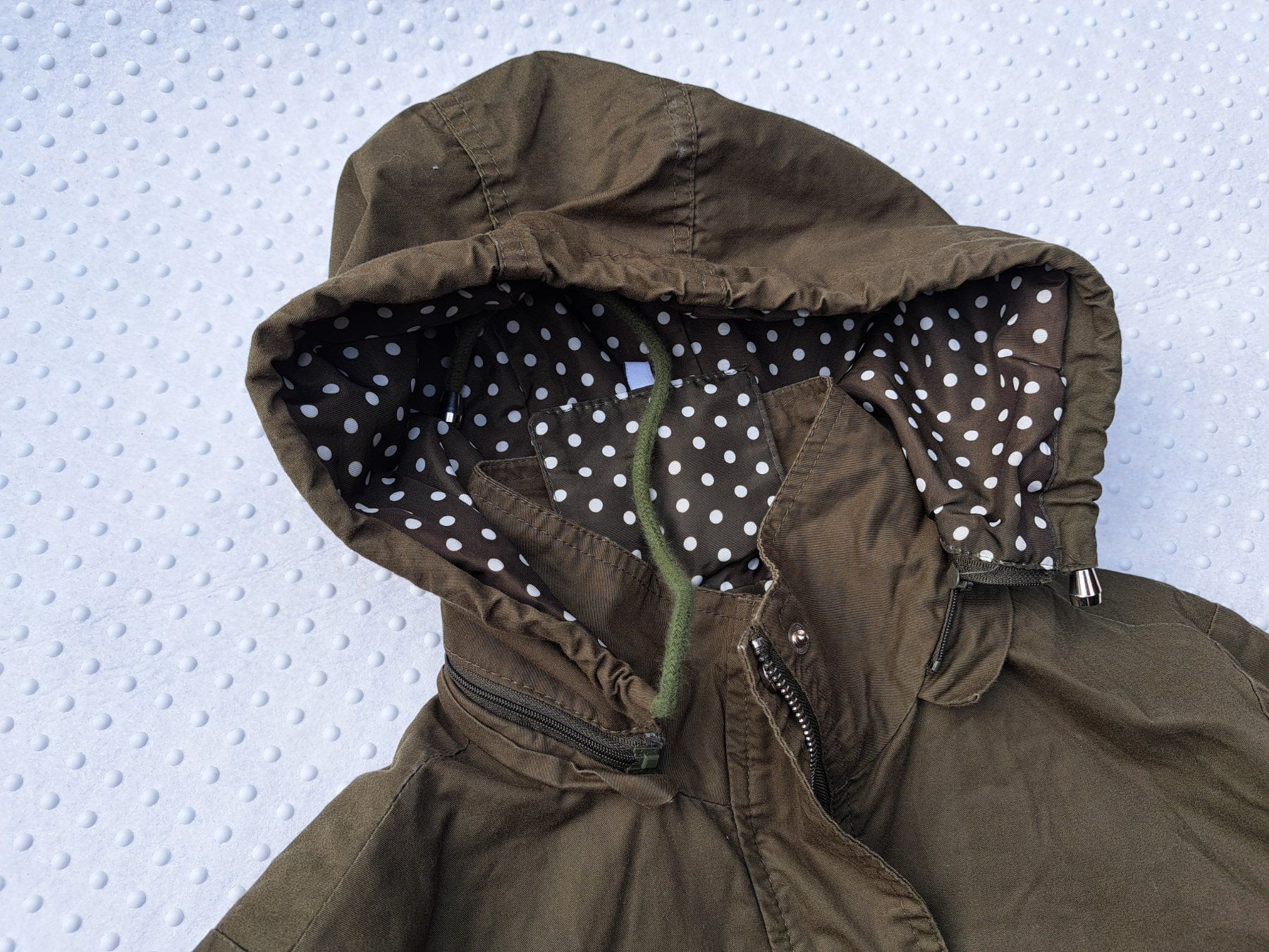 Giacche: Khaki Übergangsjacke mit Kapuze, Grösse XS – Usato da Gysenstein venduto da joshuas81 1
