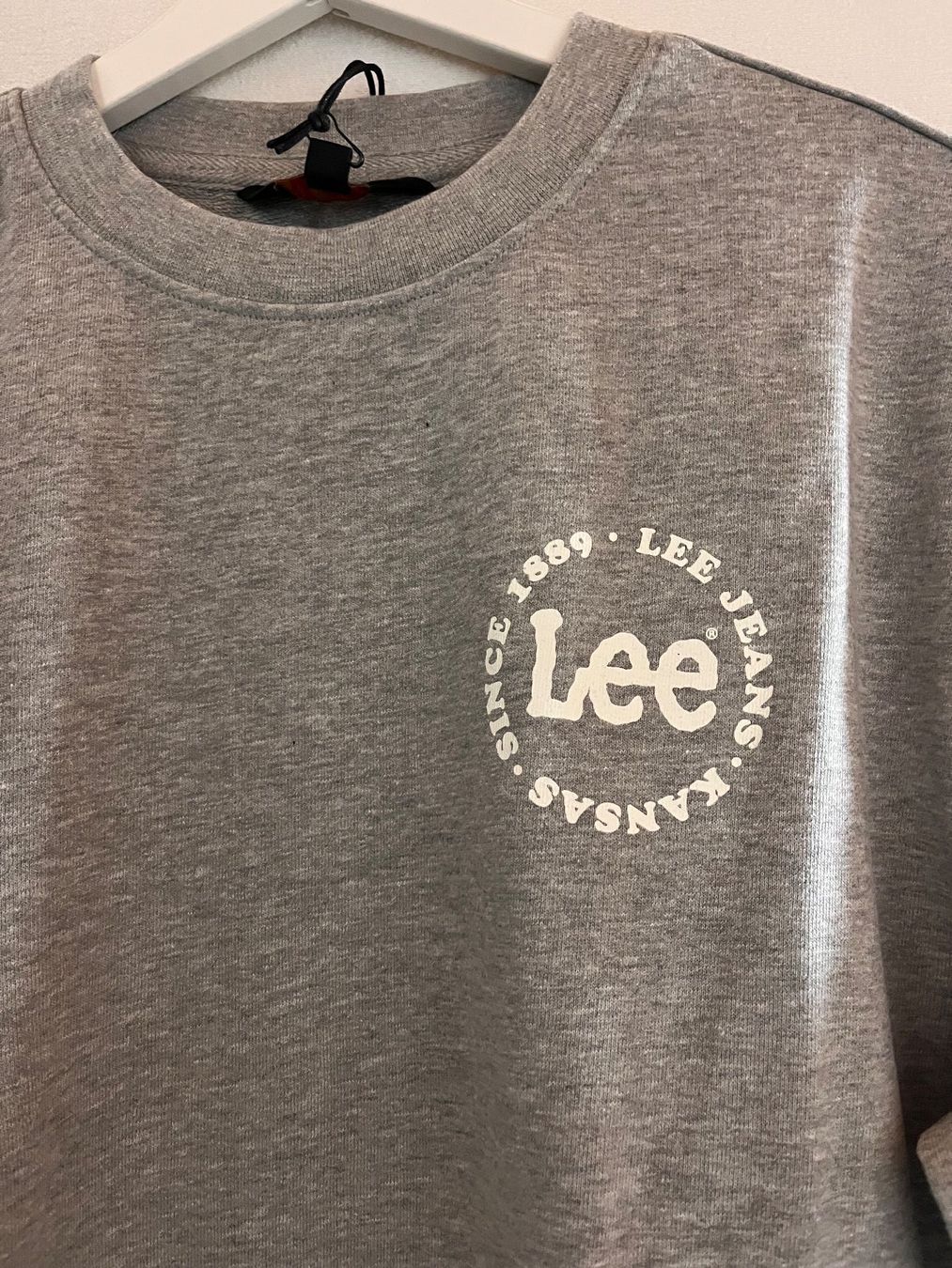 Lee Maglioni & Felpe: LEE, Sweatshirt Langarm, Grösse S, Farbe Grau – Nuovo e nell'imballaggio originale da Rudolfstetten venduto da gst_g7xl 1