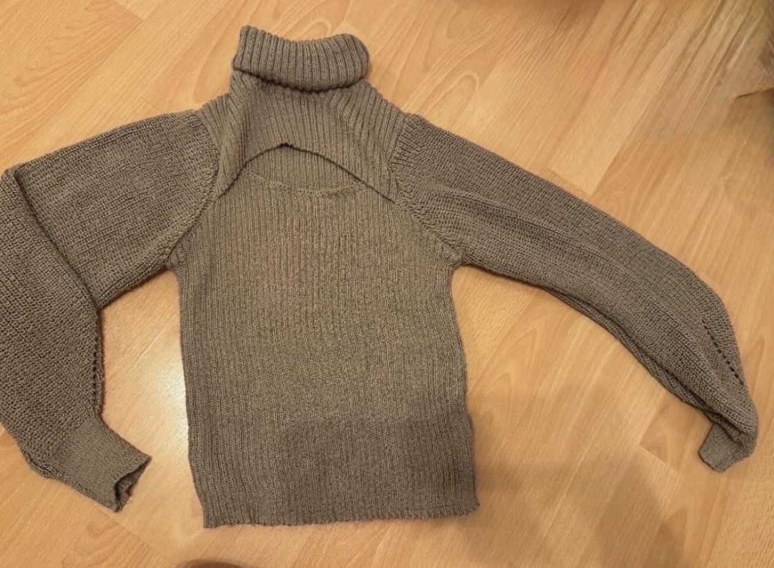 Maglioni & Felpe: Strickpullover mit Rollkragen und Cut-Out, Gr. S-M – Nuovo (secondo la descrizione) da Marbach SG venduto da Rob_sta