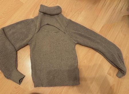 Strickpullover mit Rollkragen und Cut-Out, Gr. S-M