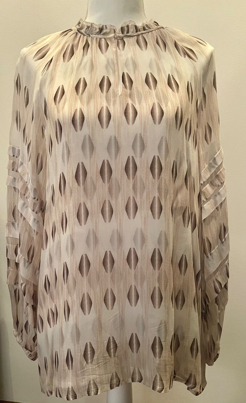 Hemisphere Blusen: Stylisch Bluse Hemisphere Trend Farbe Latte Macchiato Herbst – Gebraucht aus Weiningen ZH von san_7hsm 1