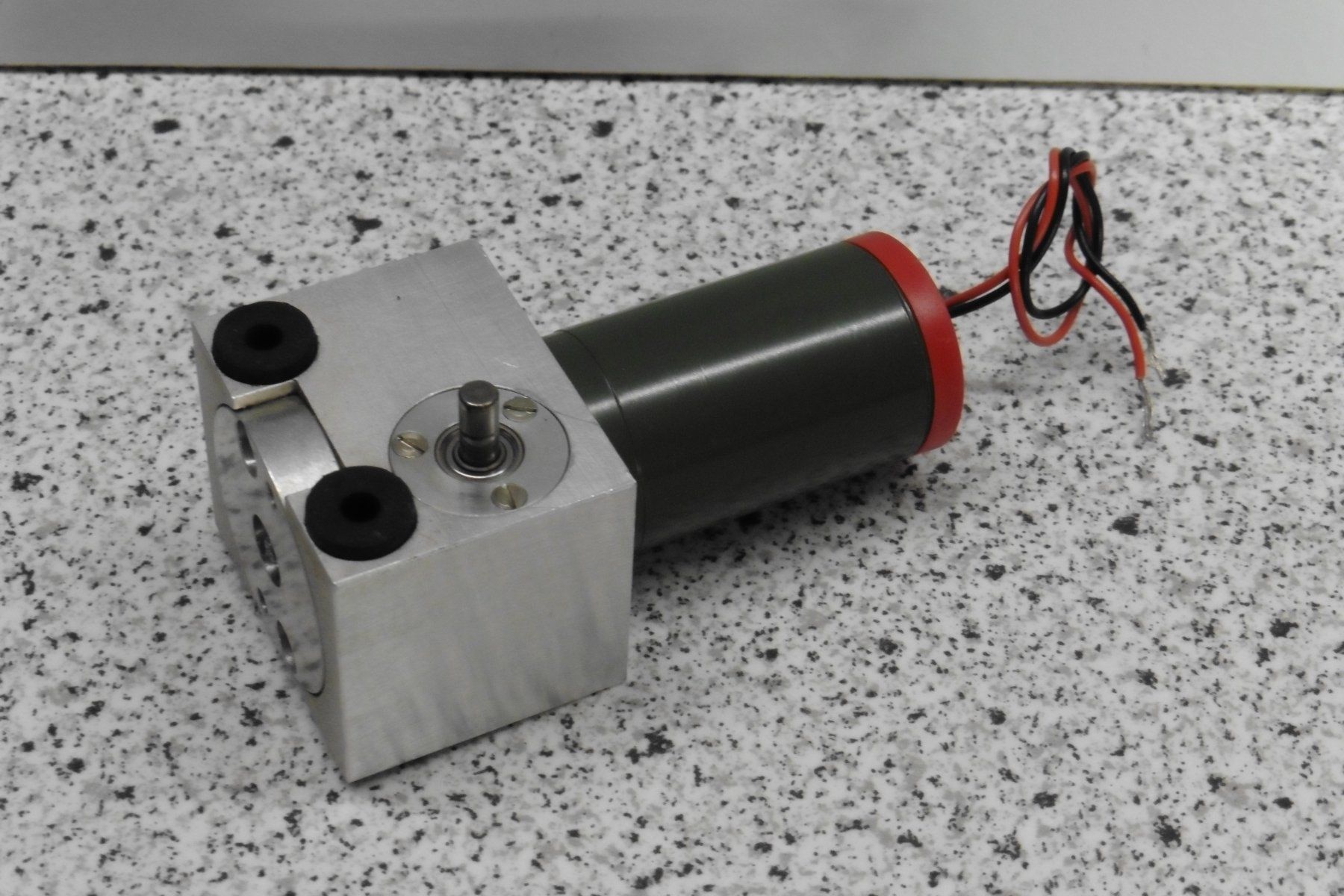 Maxon  Motori: Maxon 28VDC Motor mit Schneckengetriebe – Nuovo (secondo la descrizione) da Mönchaltorf venduto da boesi51 3