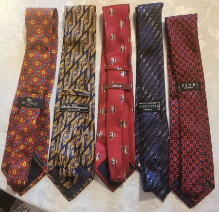 Cravates Gucci Carven Pink Ferragamo Etro