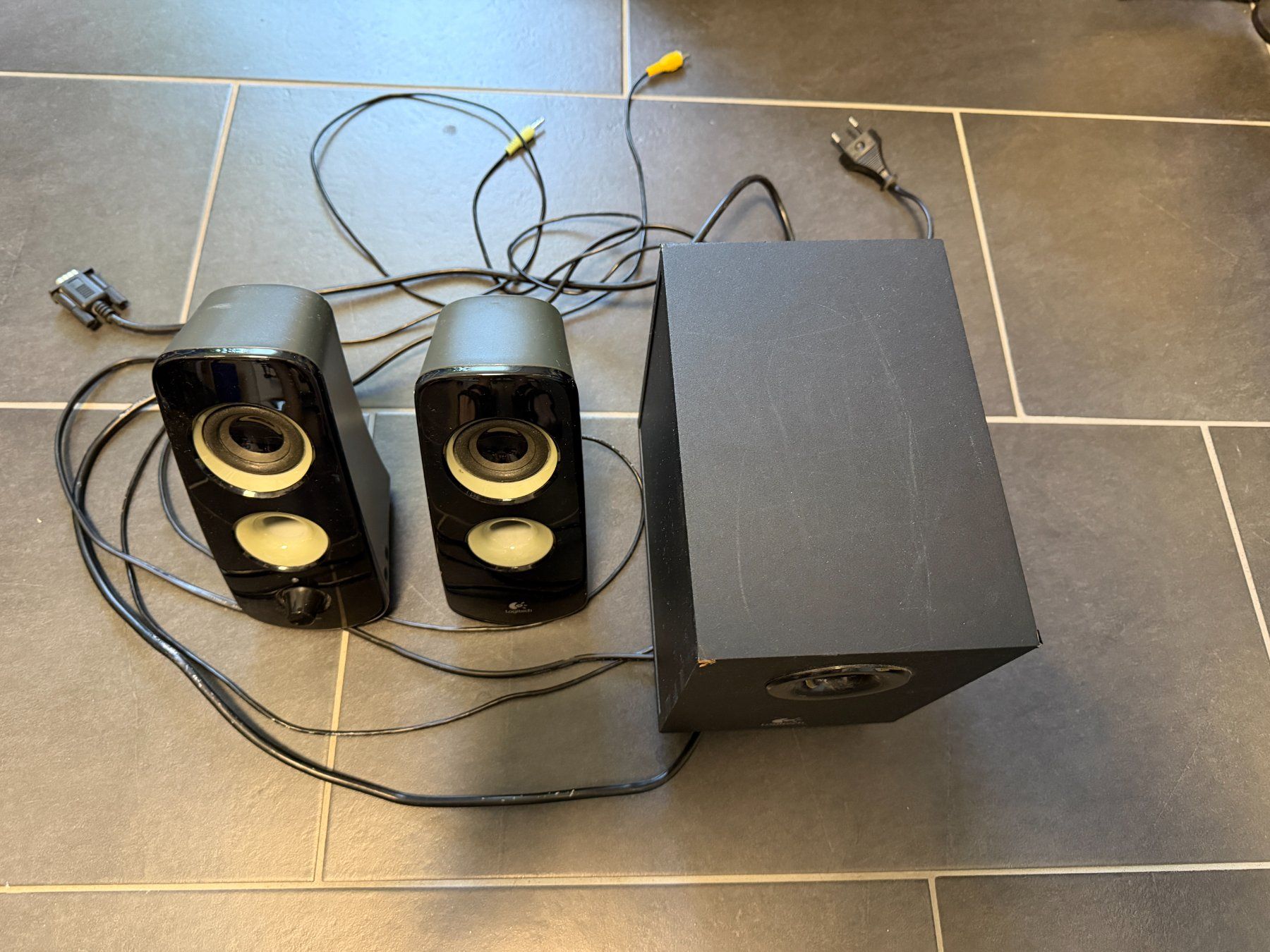 Logitech Casse acustiche: Logitech 2.1 Boxen System Z323 Speaker Lautsprecher – Usato da Nürensdorf venduto da Giovenotto 1