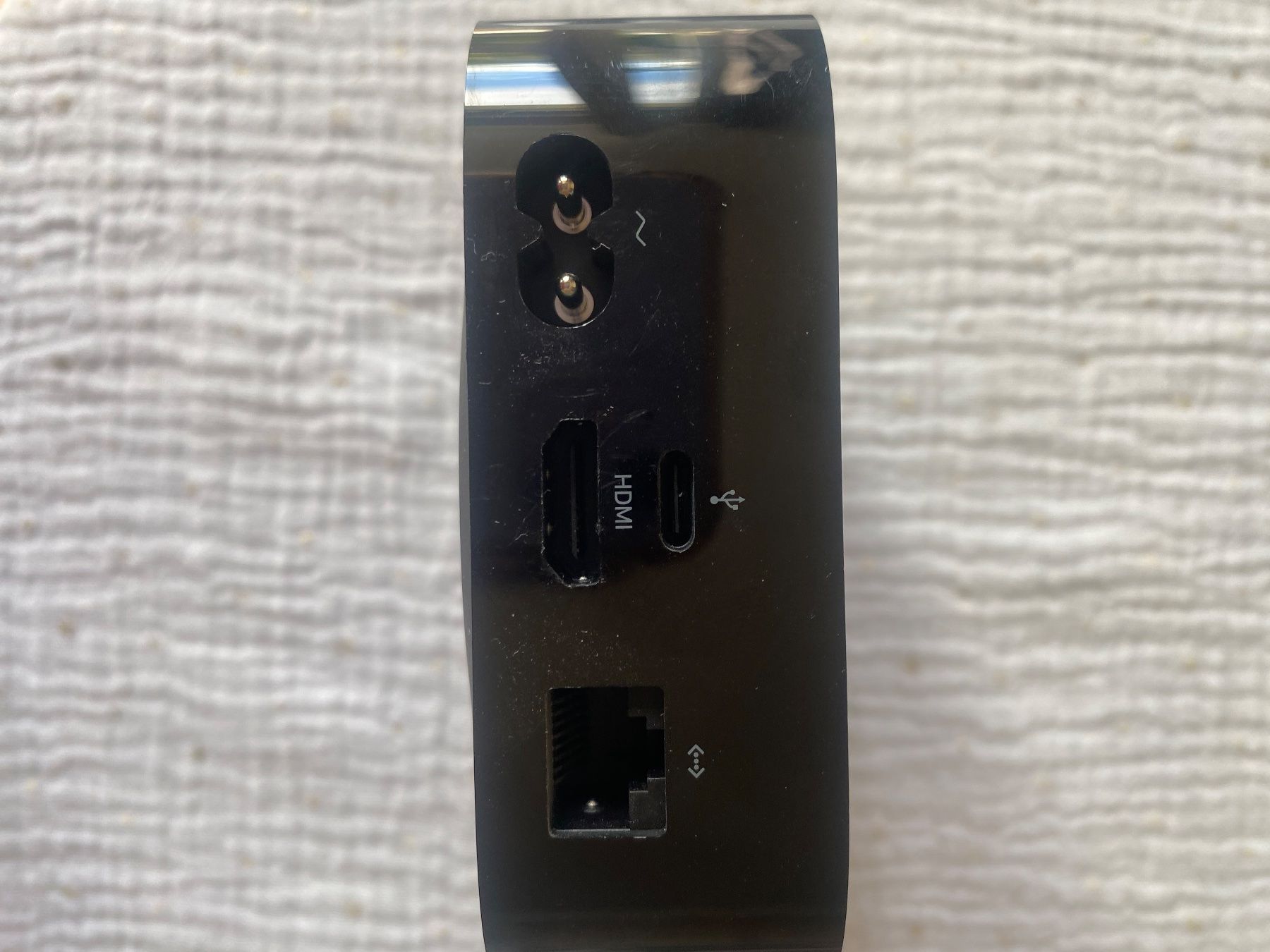 Apple Sistemi audio & multimediali: Apple TV avec télécommande – Usato da Corsier GE venduto da AnneLaure1246 2