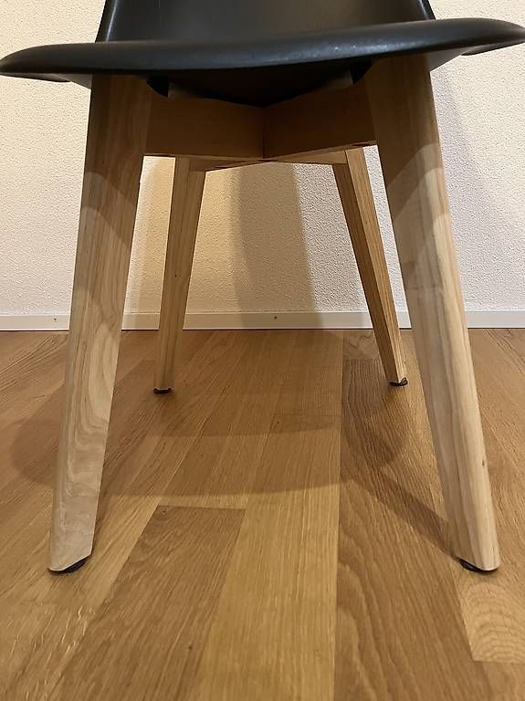 Set di tavolo e panche: Esstisch (furniert) zu verkaufen mit 4 Stühlen – Usato da Erlinsbach SO venduto da Ines090 3