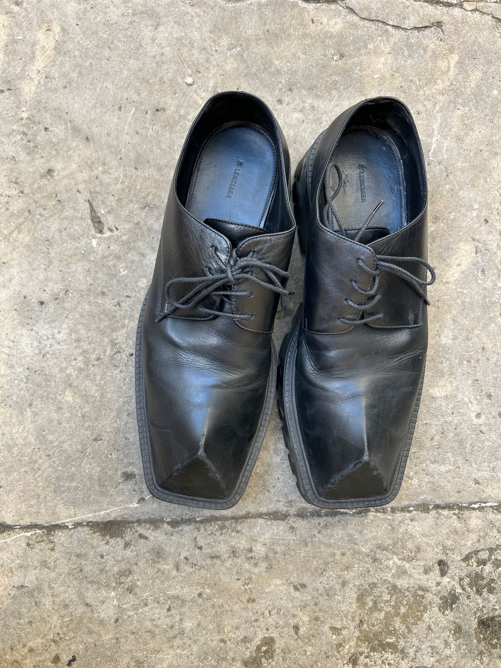 Balenciaga Scarpe da uomo: Black Balenciaga rhino derbies – Usato da basel venduto da wastedworld 1
