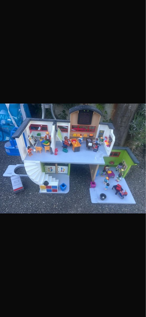 Playmobil Giocattoli: Playmobil Schulhaus – Usato da Münchenstein venduto da mar_r9vk